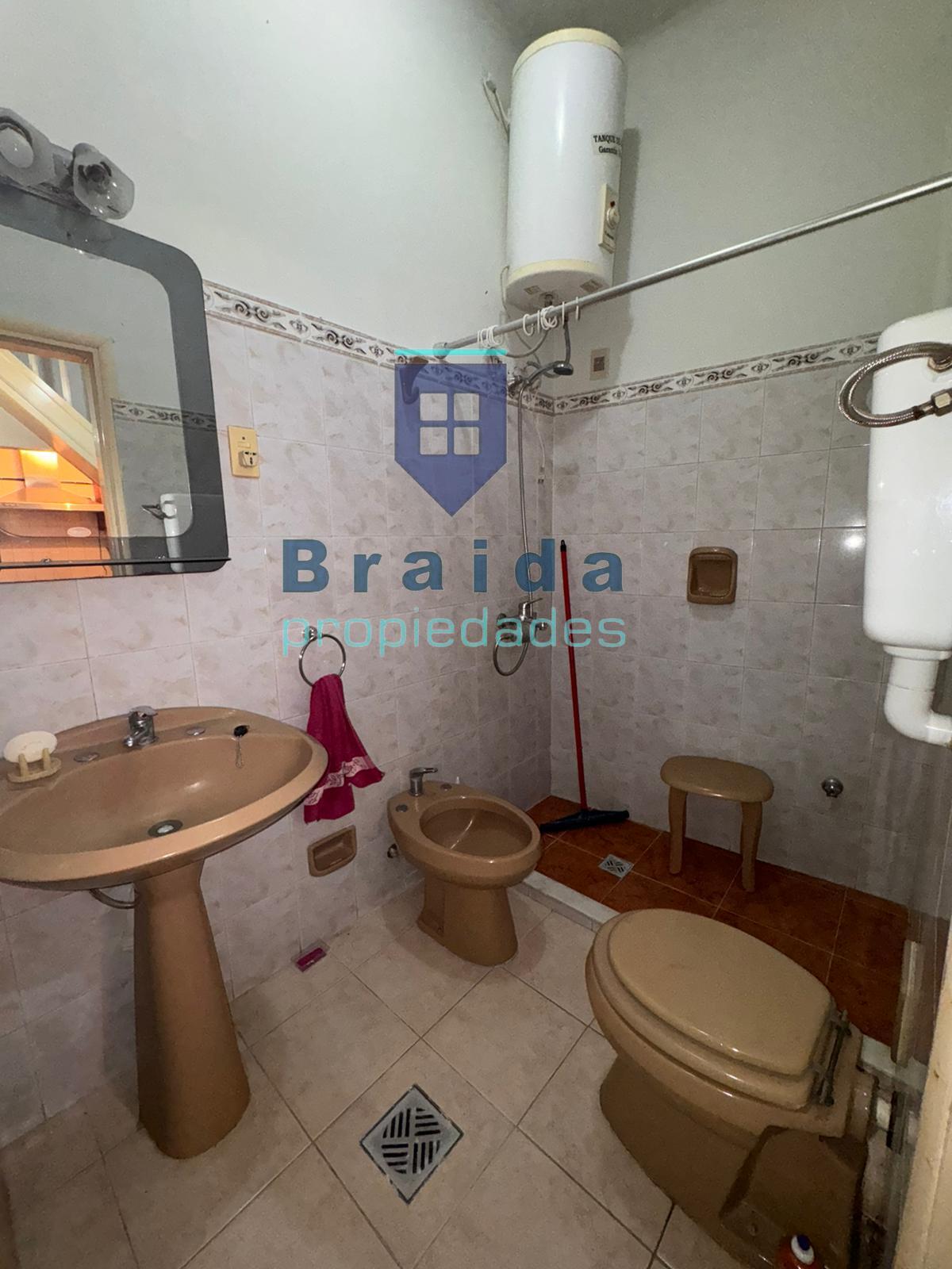SE VENDE HERMOSA CASA EN MONTEVIDEO