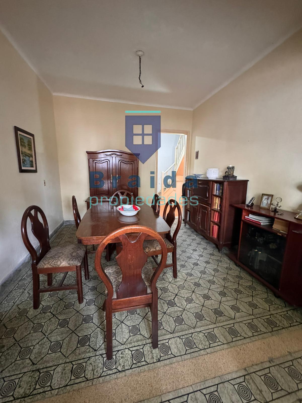 SE VENDE HERMOSA CASA EN MONTEVIDEO