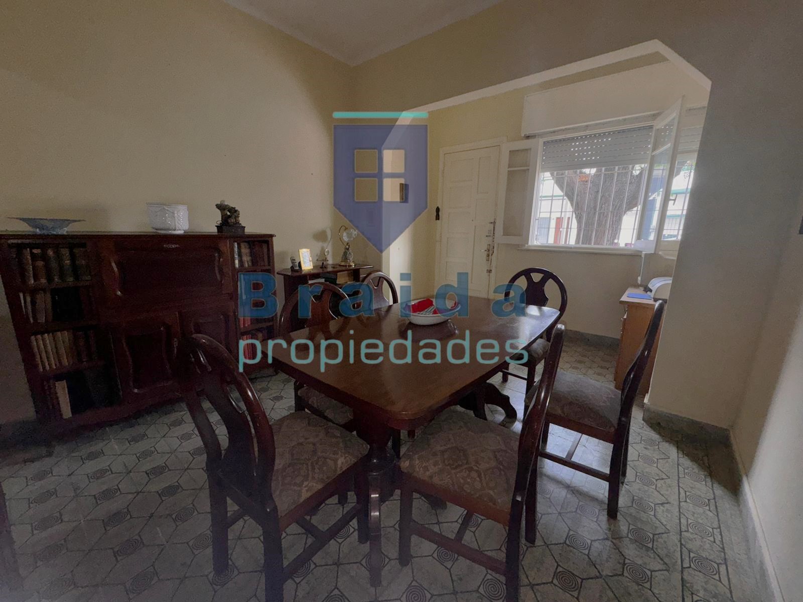 SE VENDE HERMOSA CASA EN MONTEVIDEO