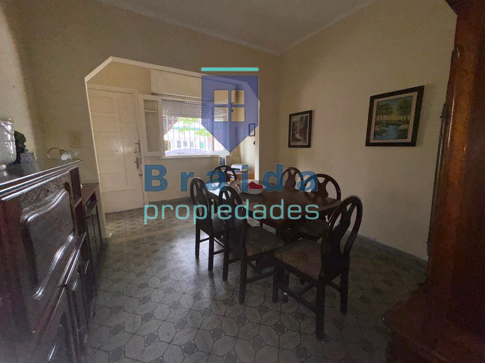 SE VENDE HERMOSA CASA EN MONTEVIDEO
