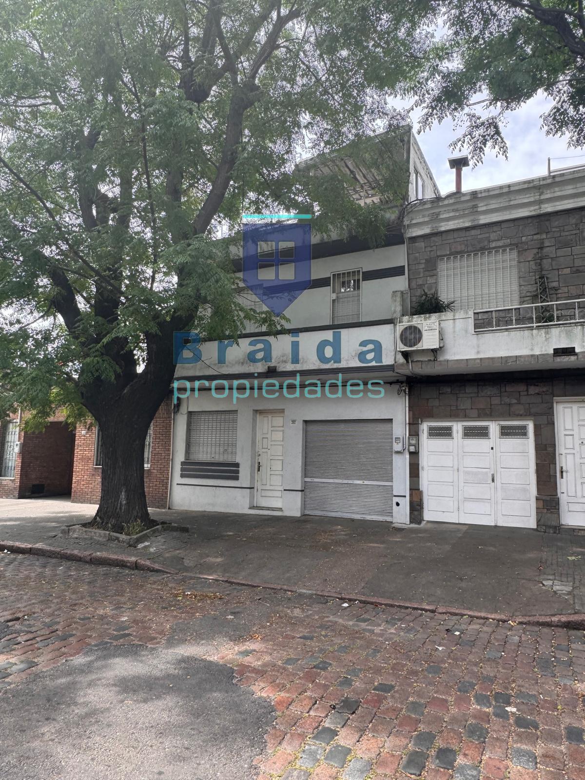SE VENDE HERMOSA CASA EN MONTEVIDEO
