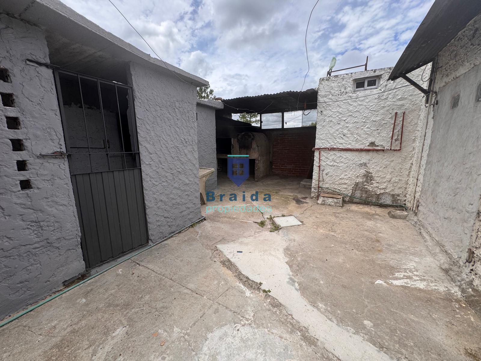 Gran vivienda de 2 dormitorios a cuadras de la plaza