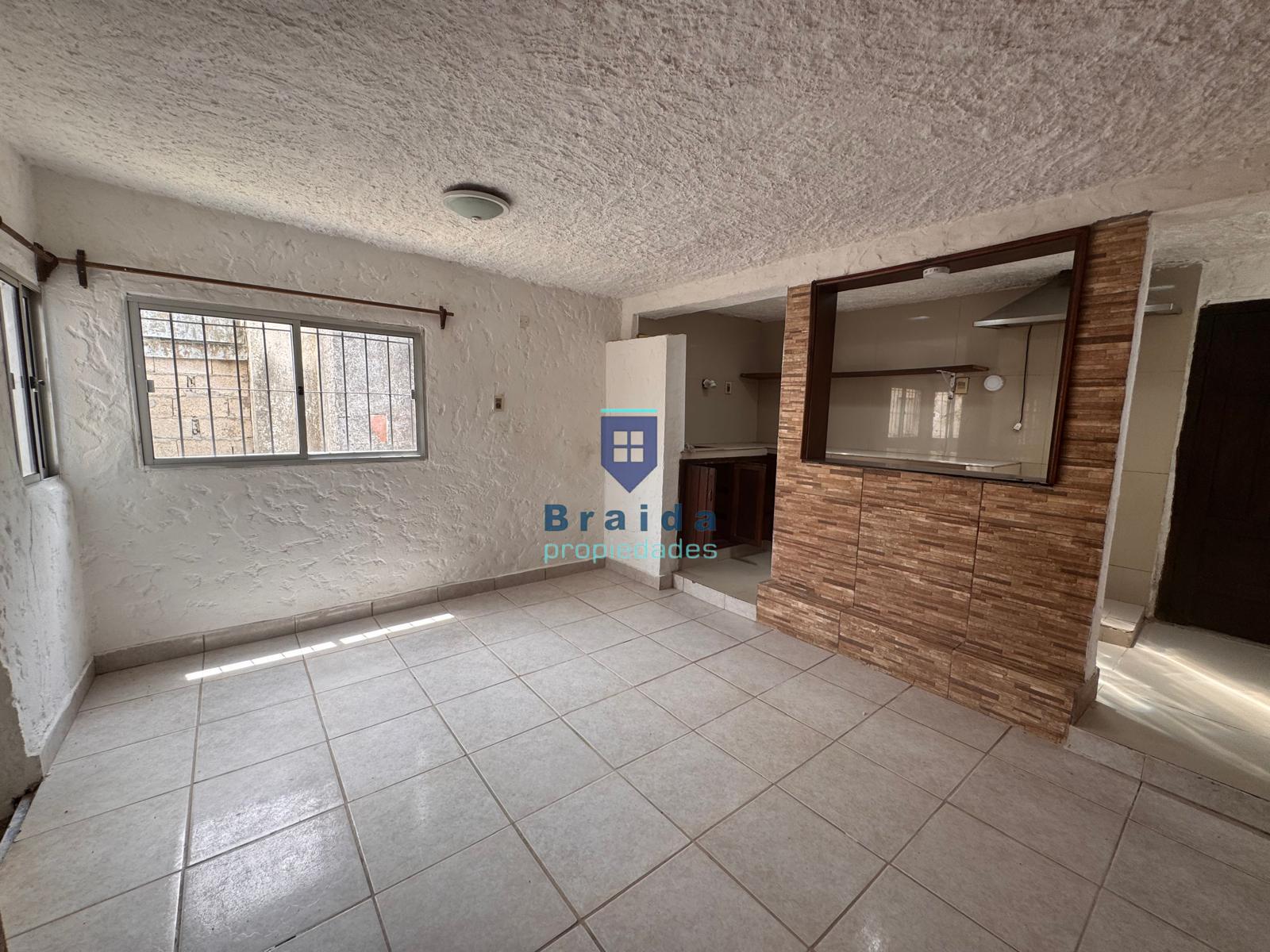 Gran vivienda de 2 dormitorios a cuadras de la plaza