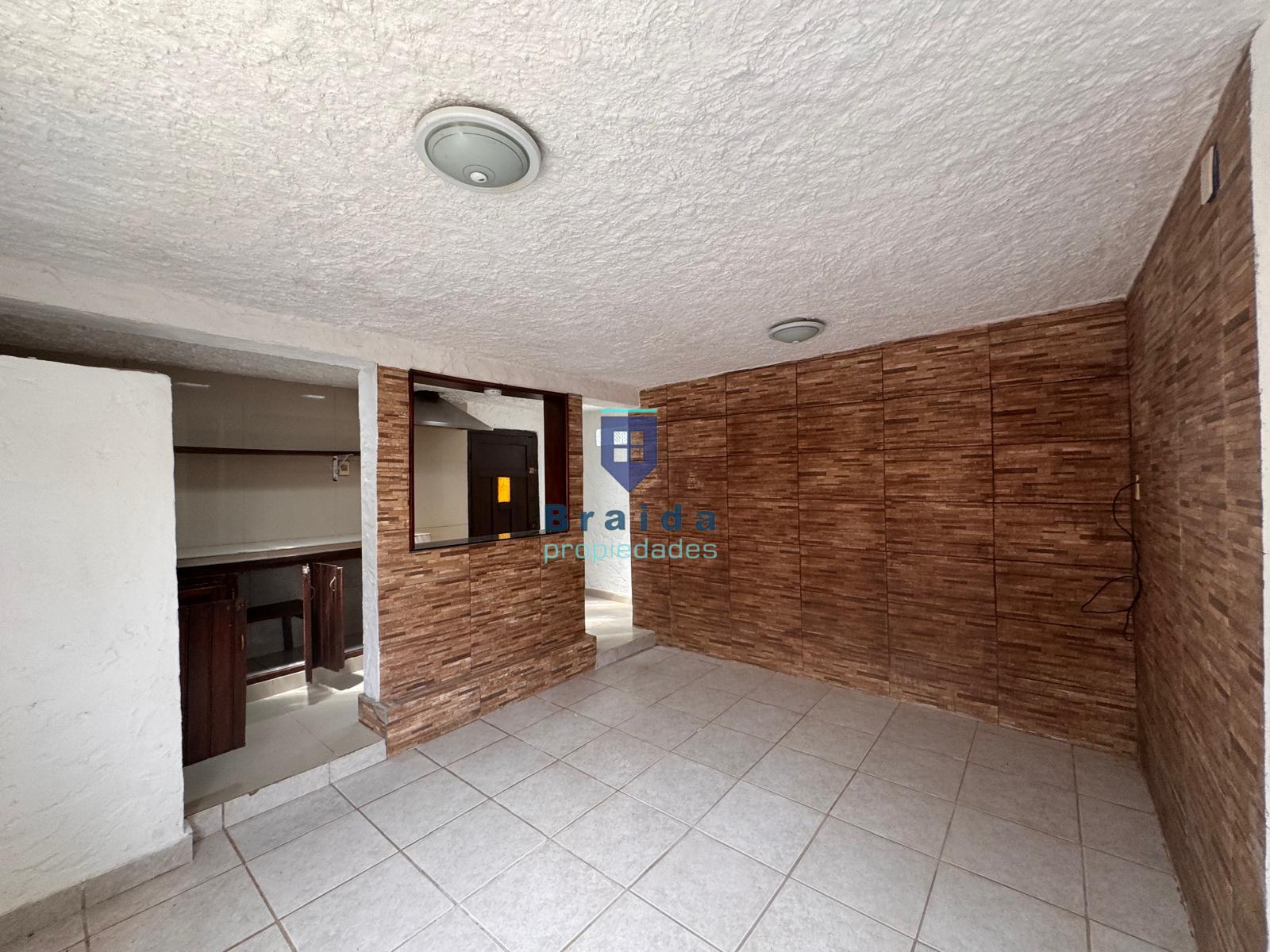 Gran vivienda de 2 dormitorios a cuadras de la plaza