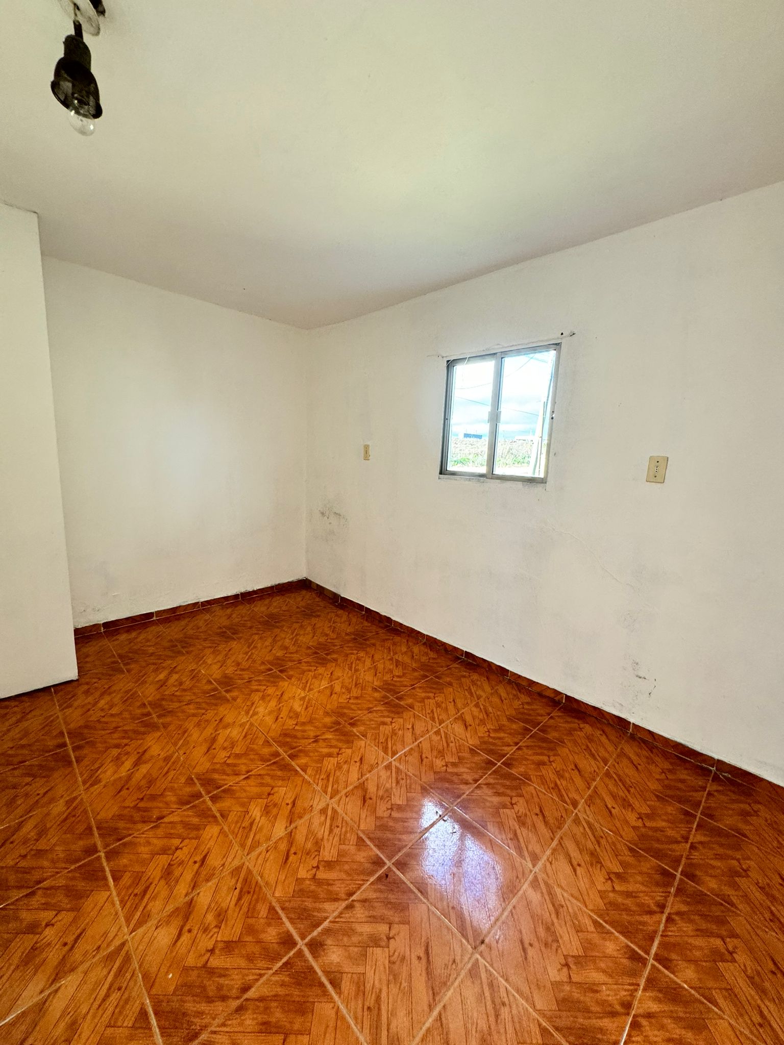 SE ALQUILA CASA TRES DORMITORIOS