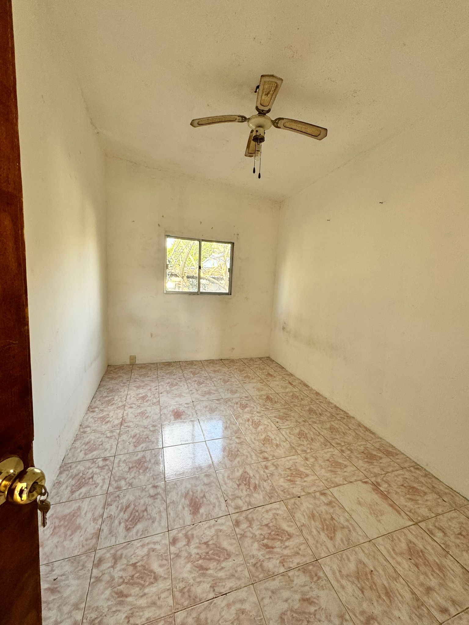 SE ALQUILA CASA TRES DORMITORIOS