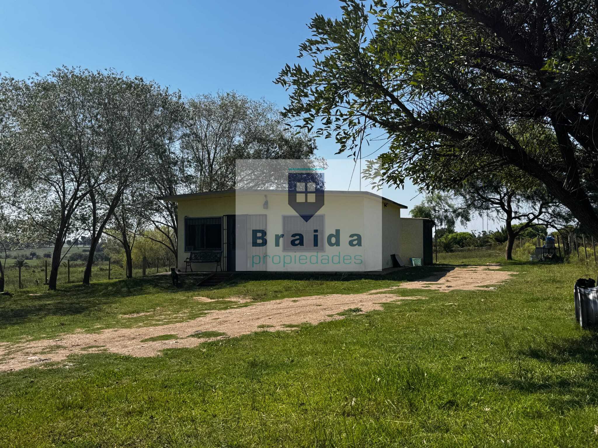 Se vende casa con más de  media hectárea de terreno. En San Jacinto