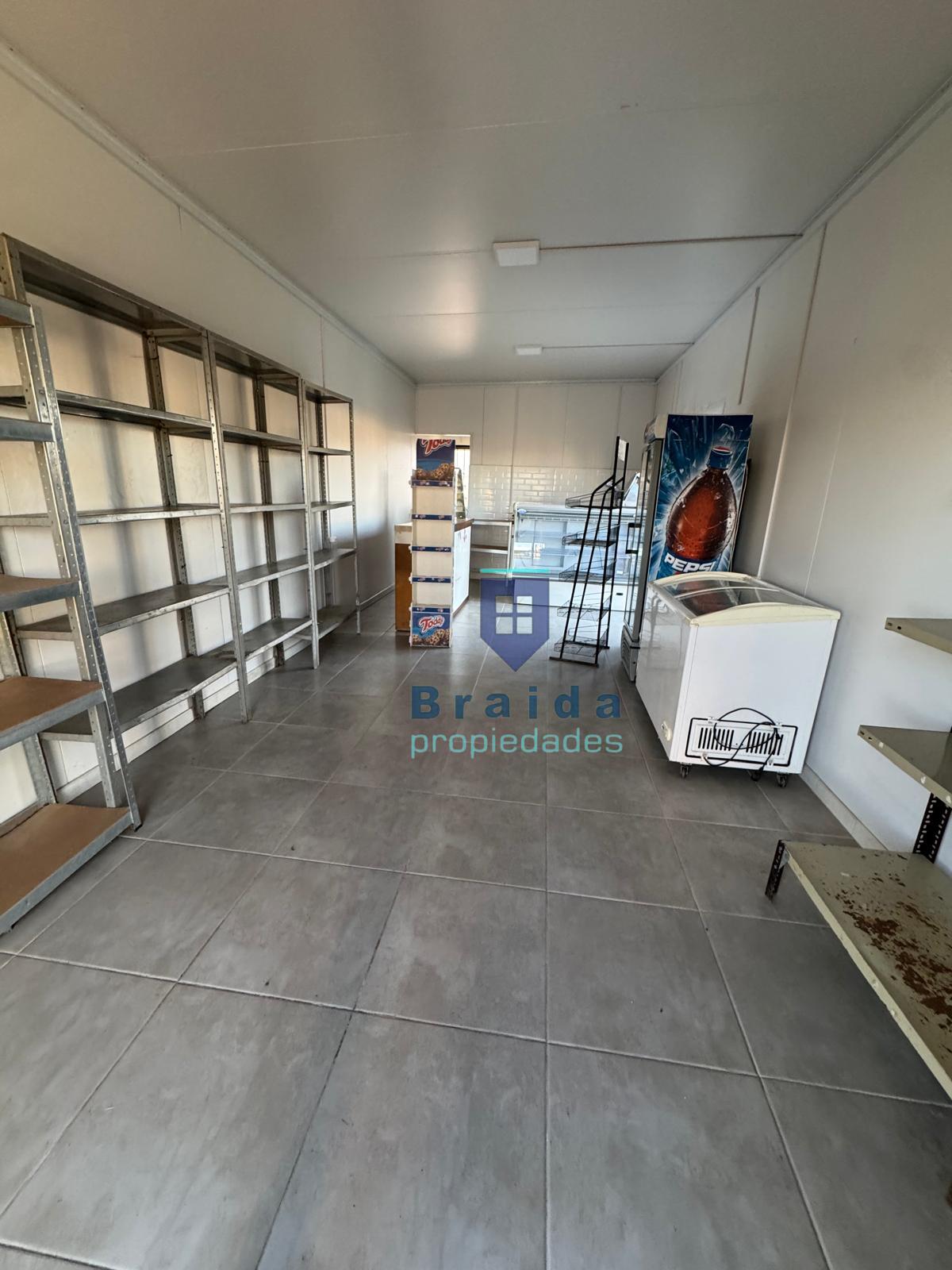 Hermoso local comercial en zona en crecimiento de San Jacinto 
