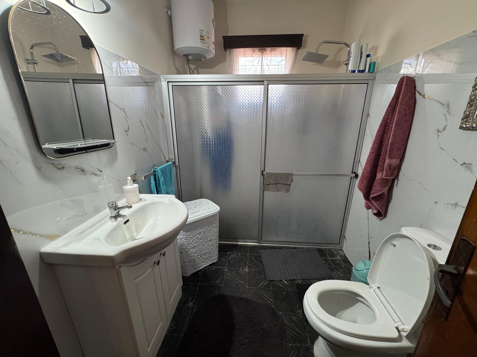 Hermosa vivienda céntrica con apartamento al fondo