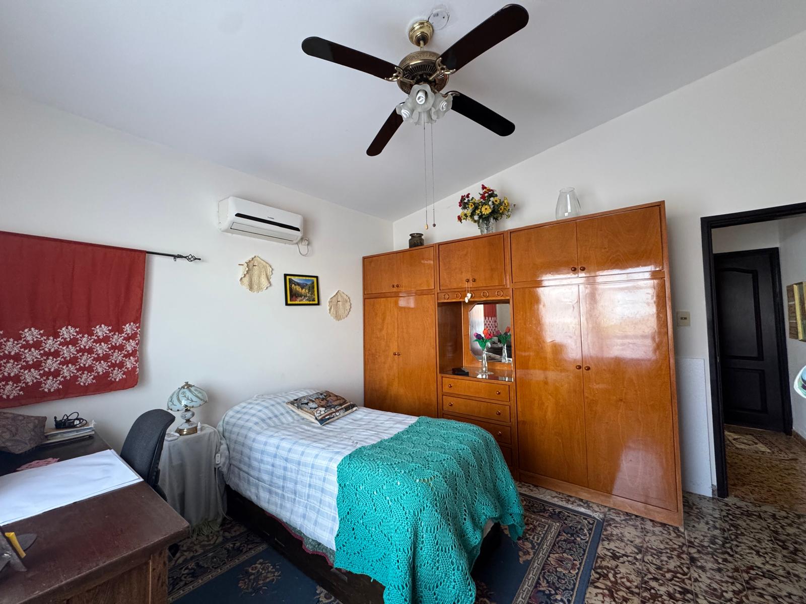Hermosa vivienda céntrica con apartamento al fondo