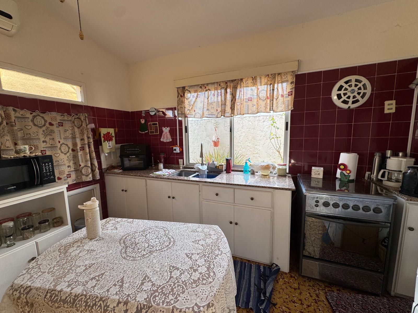 Hermosa vivienda céntrica con apartamento al fondo