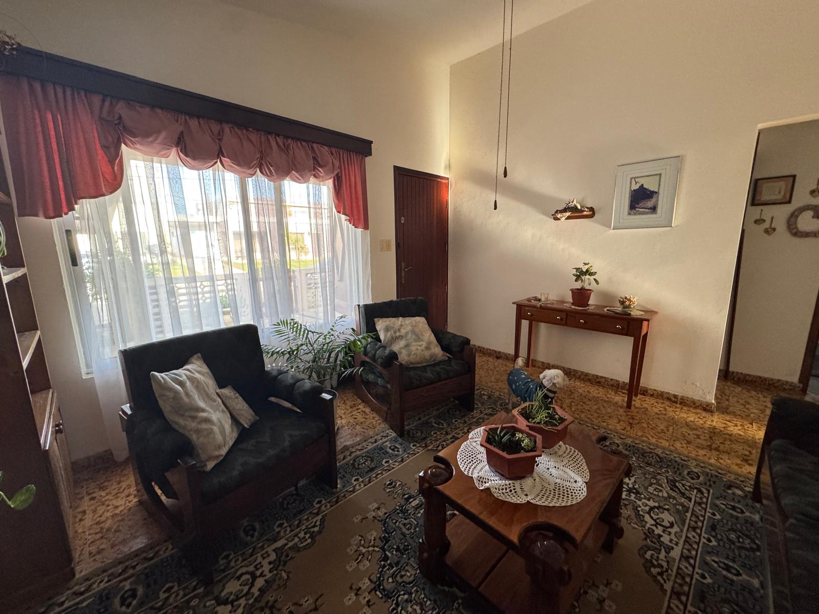 Hermosa vivienda céntrica con apartamento al fondo