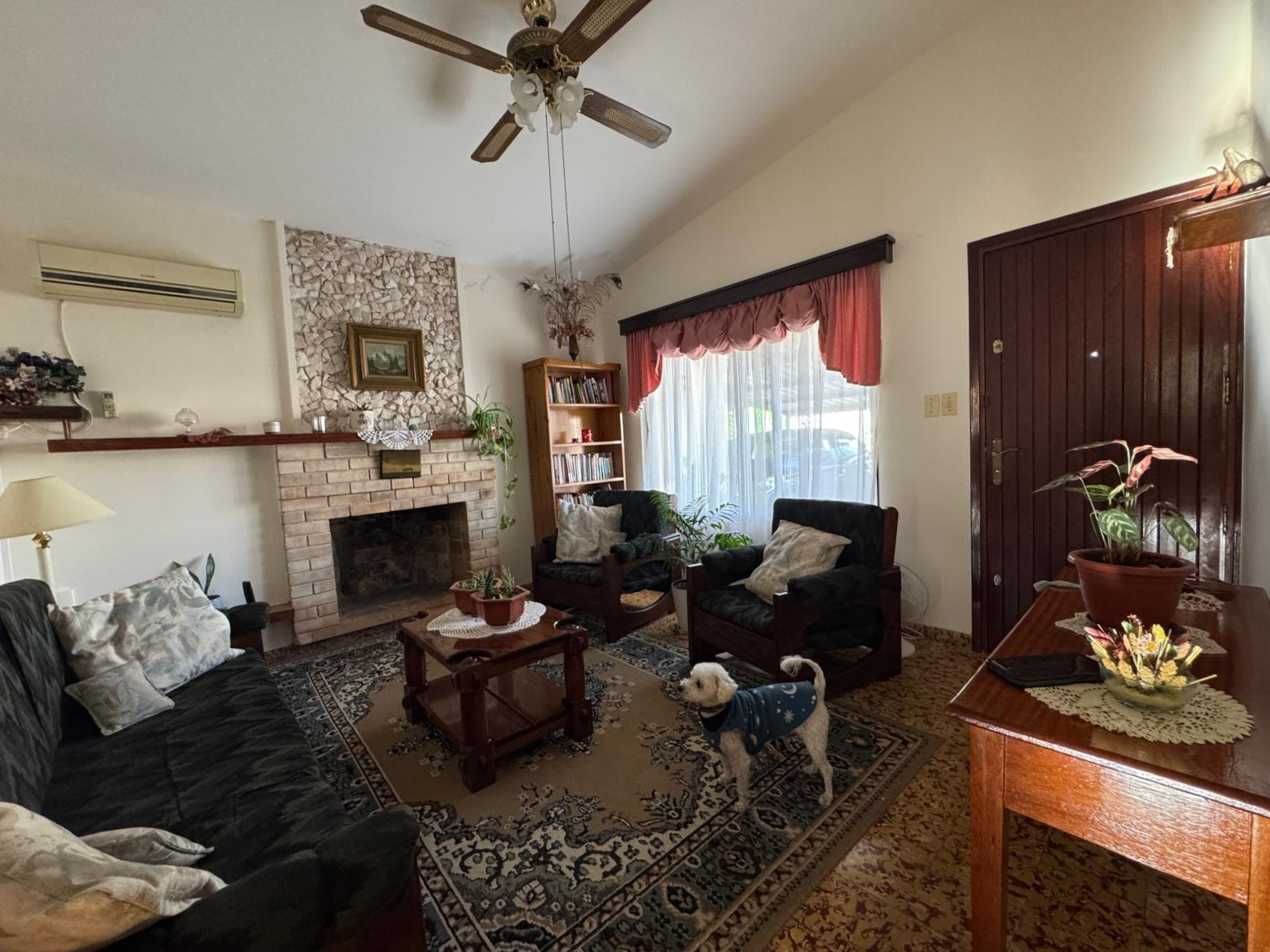 Hermosa vivienda céntrica con apartamento al fondo